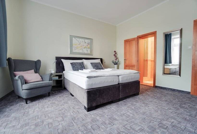 Quarto Classe Business, Penzion Hradbova Residence & Spa