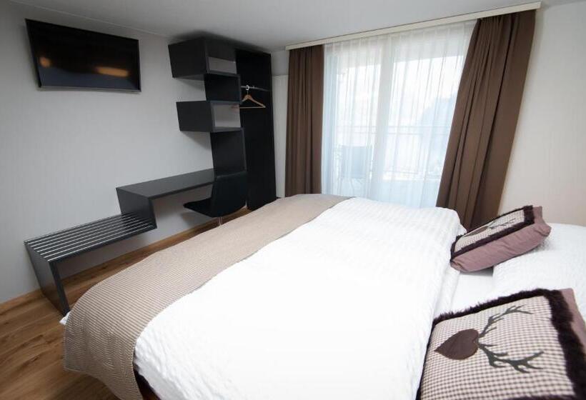 Standard Værelse Søudsigt, Roggerli