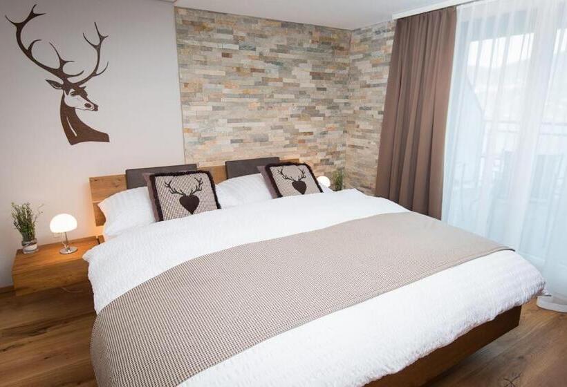 Standard Værelse Søudsigt, Roggerli