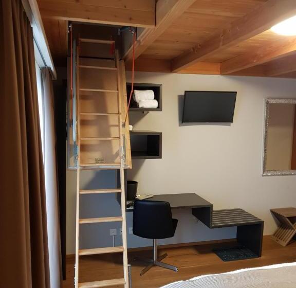 Familie Værelse, Roggerli