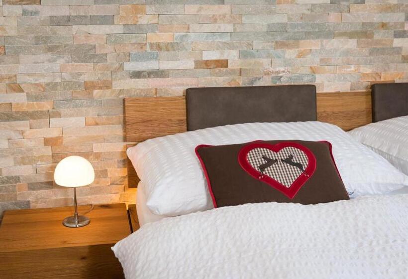 Familie Værelse, Roggerli