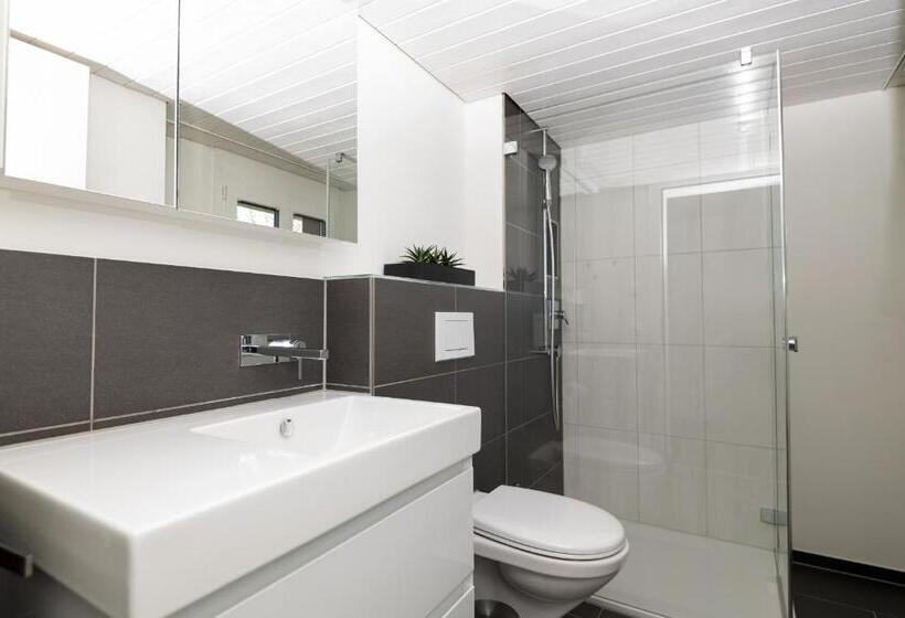 Suite med Balkon, Roggerli