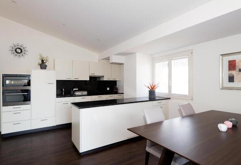 Suite med Balkon, Roggerli