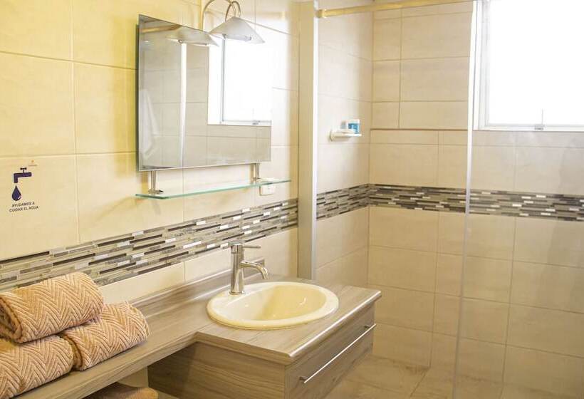 スタンダードトリプルルーム, Sandmelis