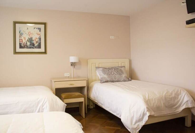 スタンダードトリプルルーム, Sandmelis