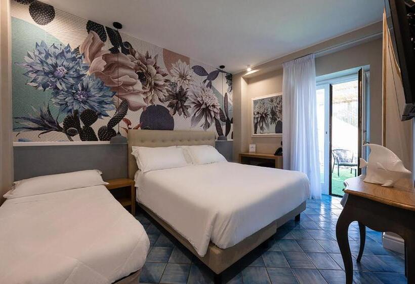 Standard Triple Room with Terrace, Sogaris
