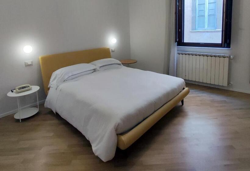 Номер Стандарт, Stella Casabono