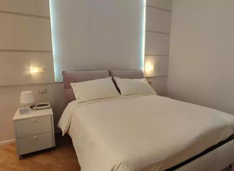 سوییت جونیور, Stella Casabono