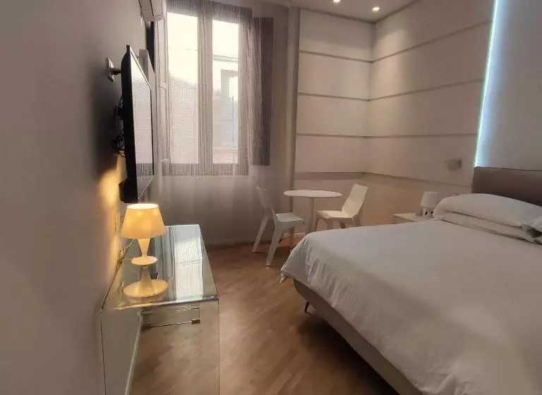 سوییت جونیور, Stella Casabono