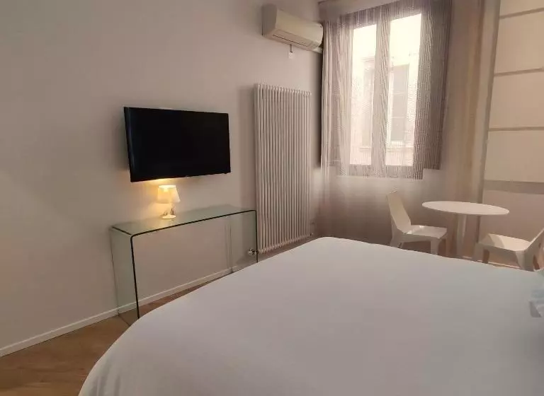 سوییت جونیور, Stella Casabono