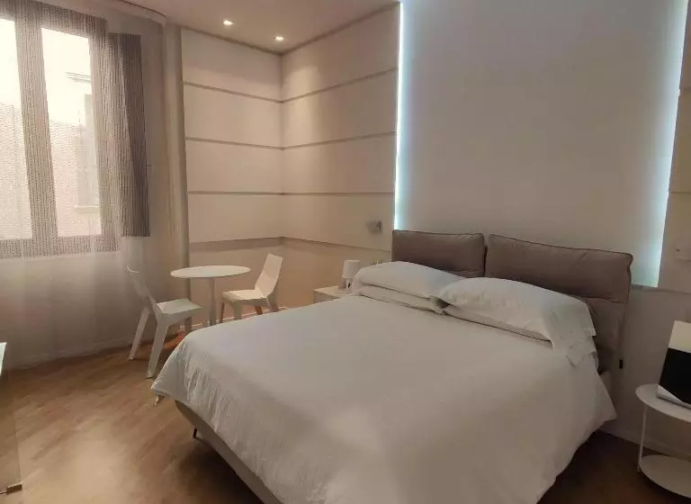 سوییت جونیور, Stella Casabono
