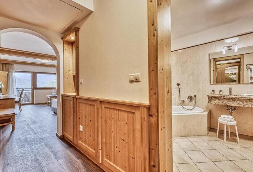 Полулюкс с Балконом, Traubenheim