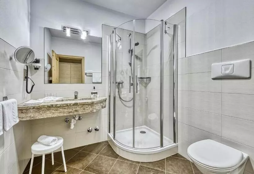 اتاق استاندارد با بالکن, Traubenheim