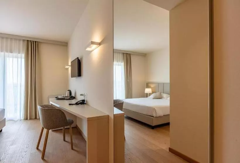 コンフォートトリプルルーム, Leonardo Hotel Lago Di Garda Wellness And Spa