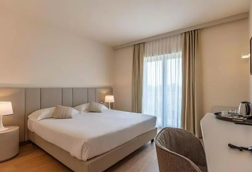 コンフォートトリプルルーム, Leonardo Hotel Lago Di Garda Wellness And Spa
