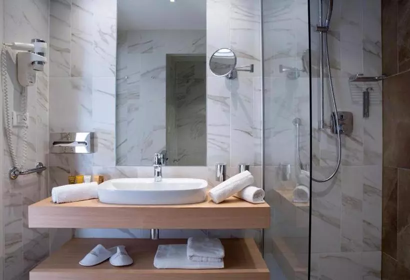 デラックストリプルルーム, Leonardo Hotel Lago Di Garda Wellness And Spa