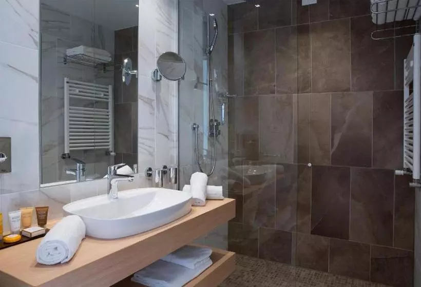 デラックストリプルルーム, Leonardo Hotel Lago Di Garda Wellness And Spa