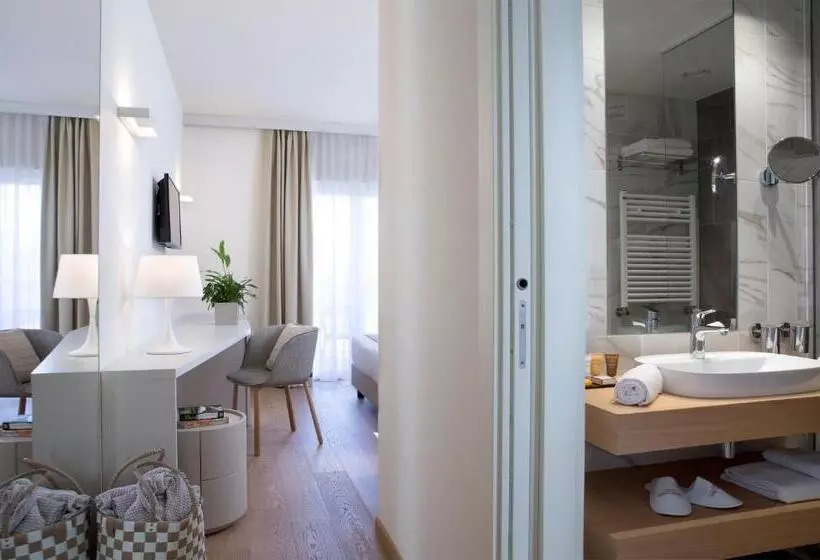 デラックストリプルルーム, Leonardo Hotel Lago Di Garda Wellness And Spa