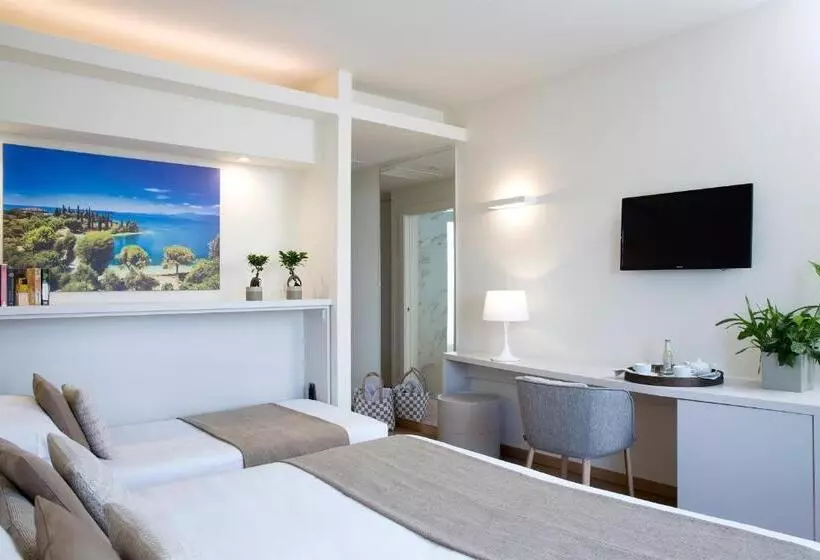デラックストリプルルーム, Leonardo Hotel Lago Di Garda Wellness And Spa