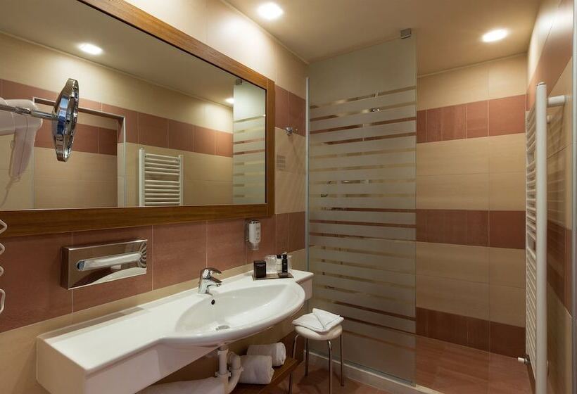 Трехместный Номер Комфорт, Leonardo Hotel Lago Di Garda   Wellness And Spa
