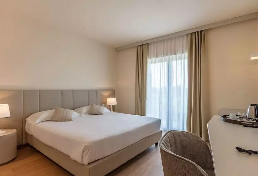 コンフォートトリプルルーム, Leonardo Hotel Lago Di Garda Wellness And Spa