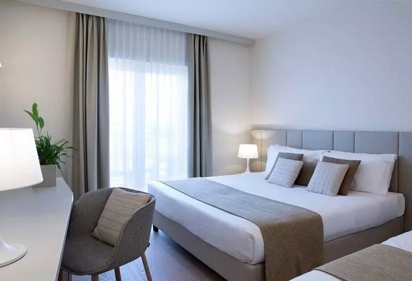 デラックストリプルルーム, Leonardo Hotel Lago Di Garda Wellness And Spa