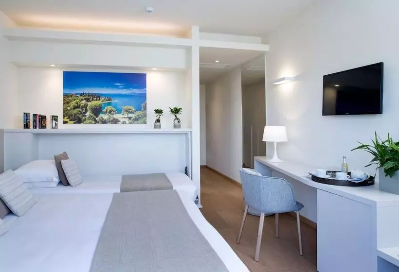 デラックストリプルルーム, Leonardo Hotel Lago Di Garda Wellness And Spa