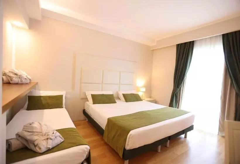 コンフォートトリプルルーム, Leonardo Hotel Lago Di Garda Wellness And Spa
