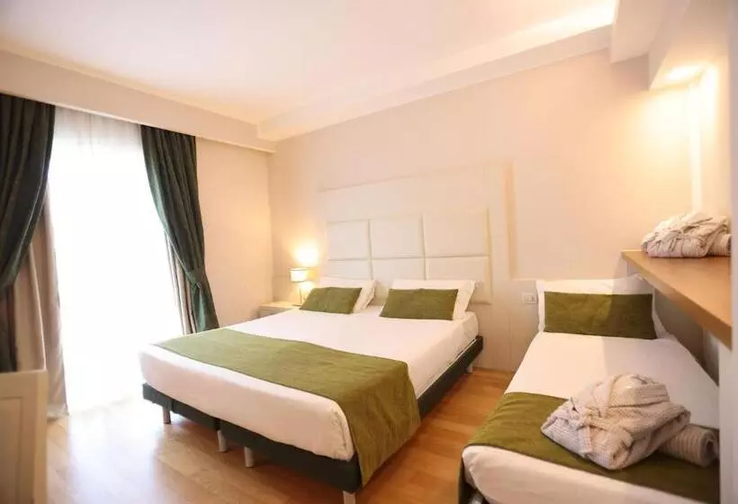 コンフォートトリプルルーム, Leonardo Hotel Lago Di Garda Wellness And Spa