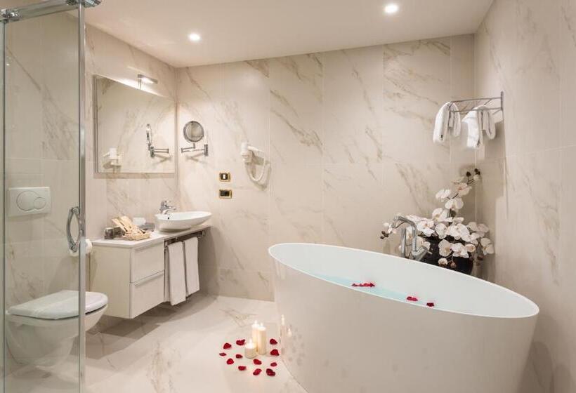Люкс Deluxe Кровать Кинг, Villa Nicolli Romantic Spa Resort   Adults Only
