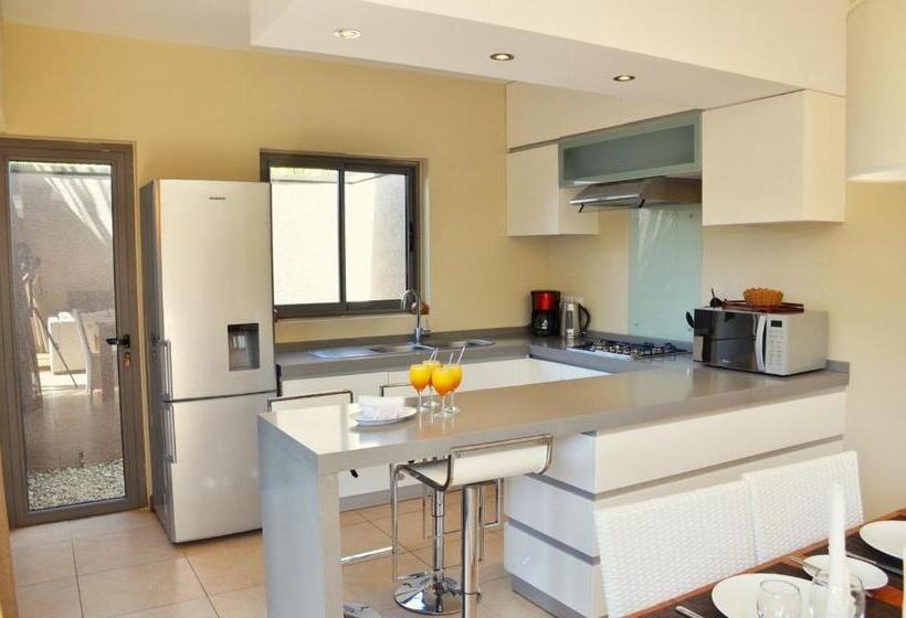 4 Schlafzimmer Villa, Athena Villas By Evaco