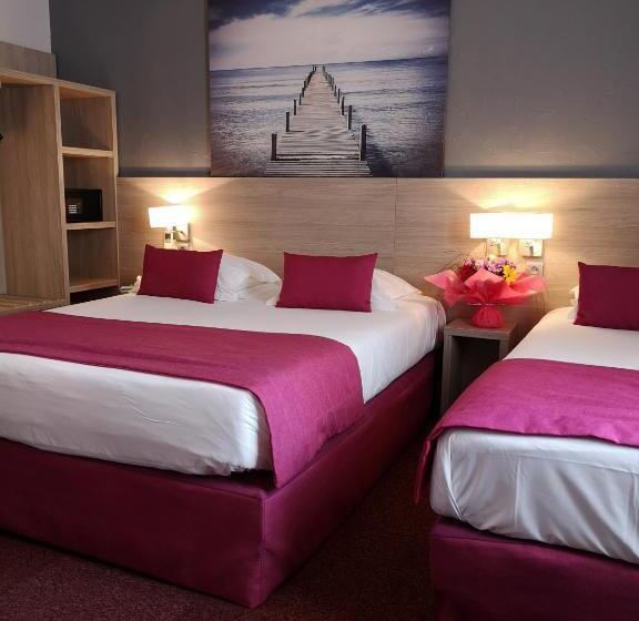 Трехместный Номер Стандарт с Балконом, Atoll Hotel Restaurant