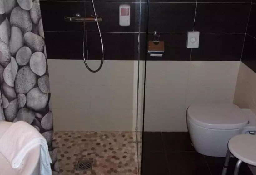 سوییت, Atoll Hotel Restaurant