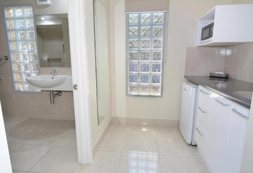 适合残疾人士使用的带超级大床的标准间, City Centre Motel