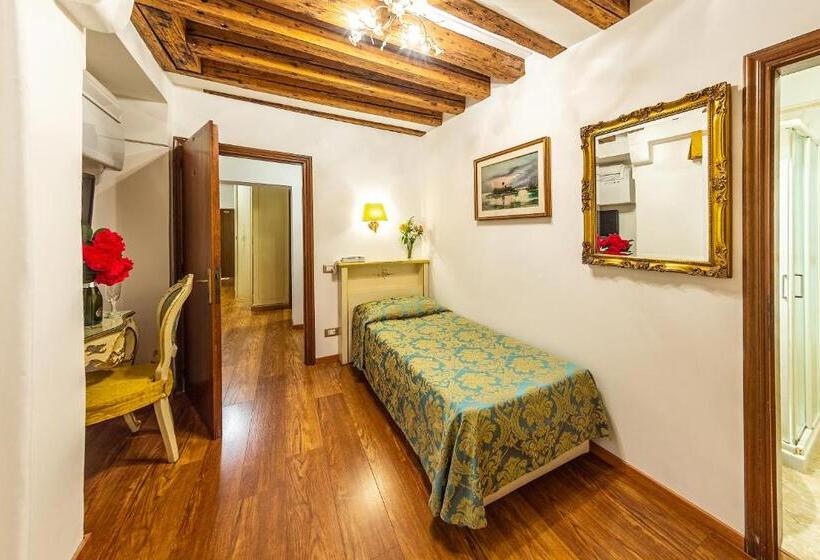 اتاق کلاسیک یک تخته, Al Vagon