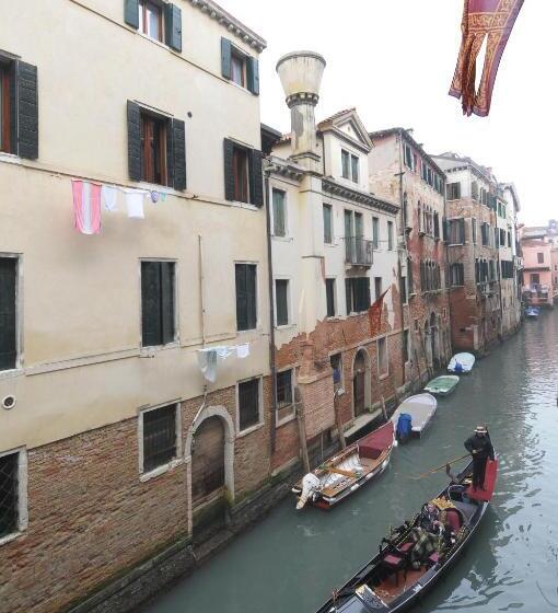 اتاق سوپریور با چشمانداز, Al Vagon