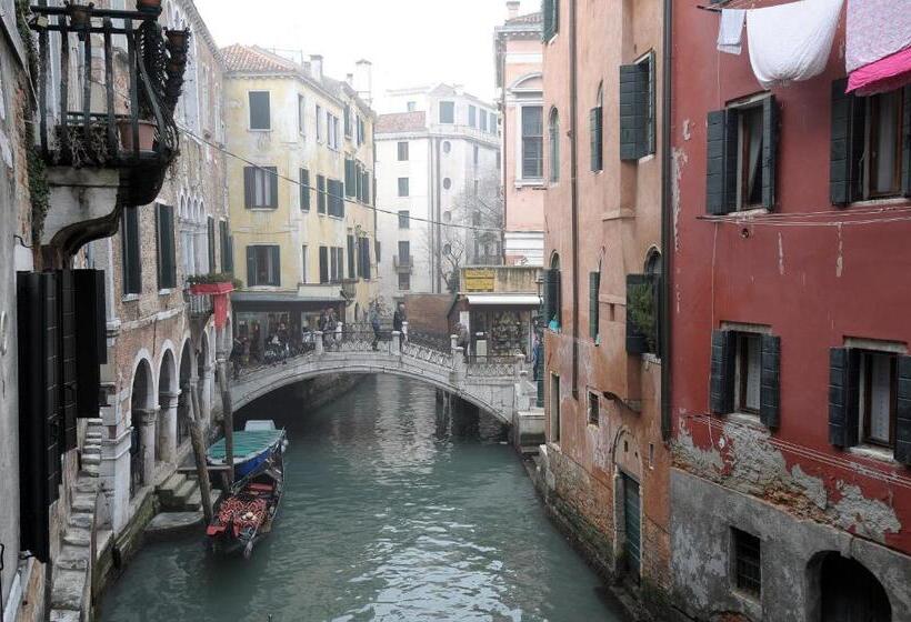 اتاق سوپریور با چشمانداز, Al Vagon