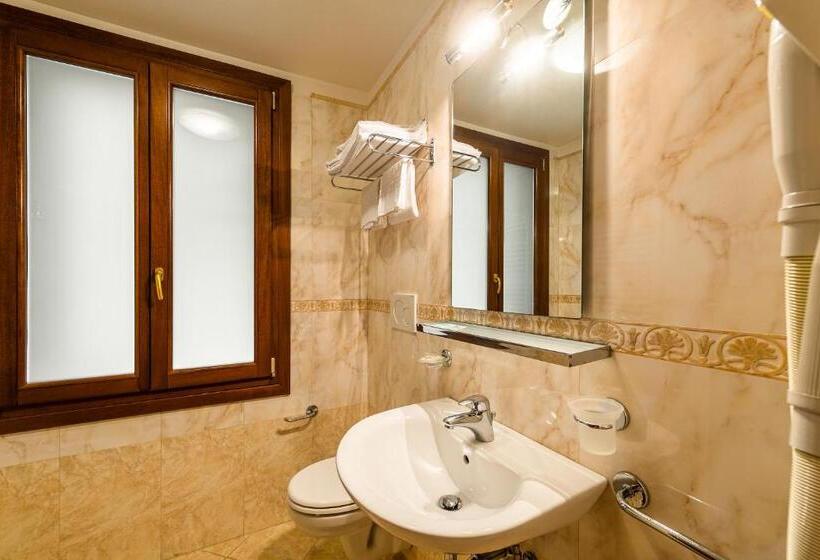 اتاق سوپریور, Al Vagon