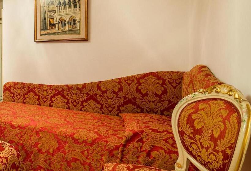 اتاق کلاسیک سه تخته, Al Vagon