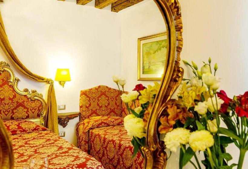 اتاق کلاسیک سه تخته, Al Vagon