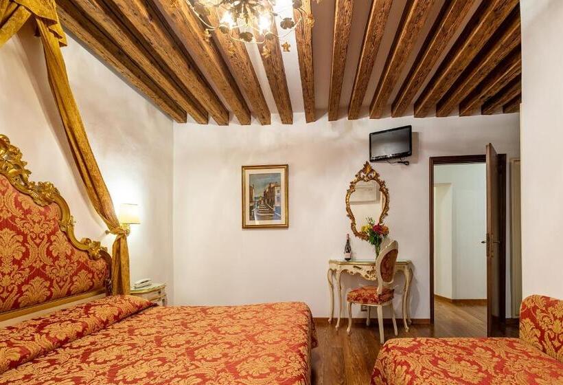 اتاق کلاسیک سه تخته, Al Vagon