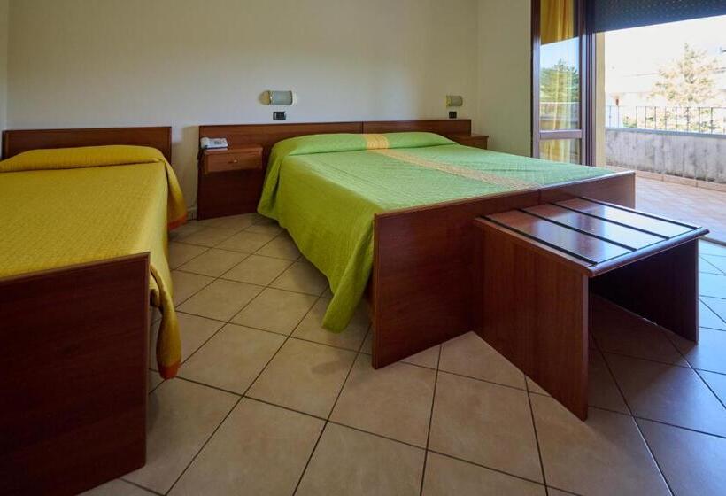 Номер Стандарт Трехместный, Albergo Shine