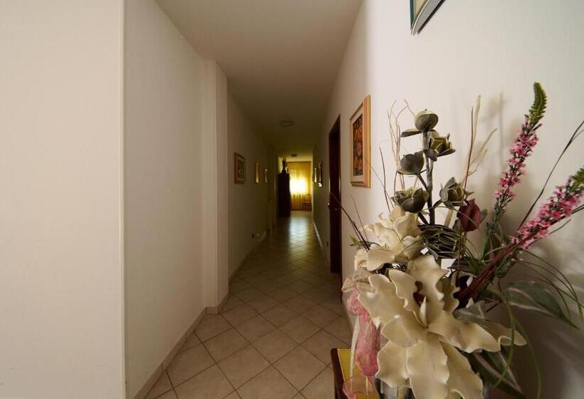 스탠다드 트리플 룸, Albergo Shine