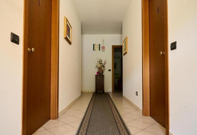 Номер Стандарт Трехместный, Albergo Shine