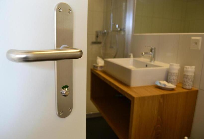 דירת חדר, Blumlisalp