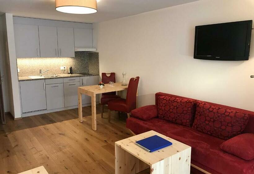 חדר סטודיו סטנדרד, Conrad