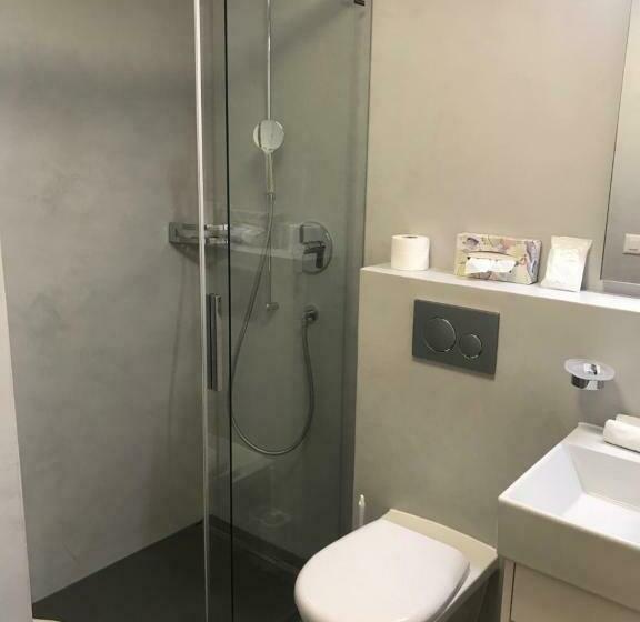 חדר סטודיו סטנדרד, Conrad