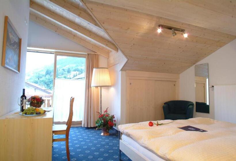 דירת חדר, Conrad