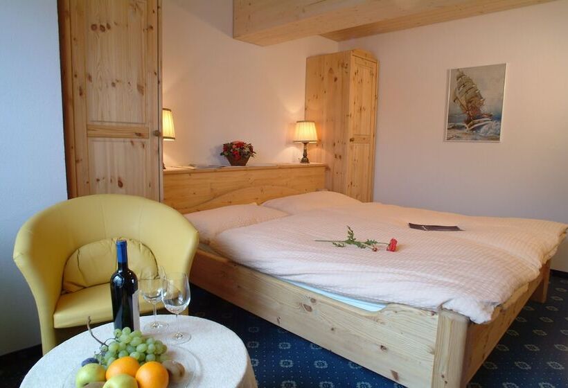 חדר סטנדרט, Conrad