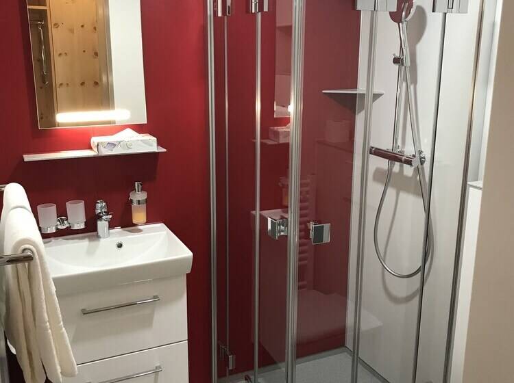 חדר סטנדרט, Conrad